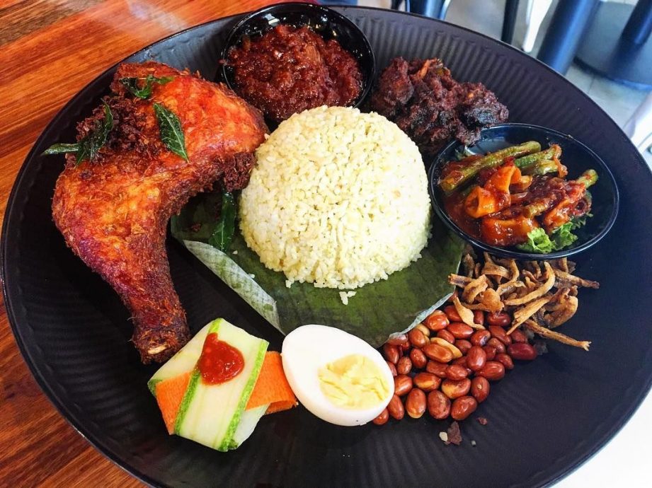 KLIA两份椰浆饭RM63 顾客投诉商家全额退款