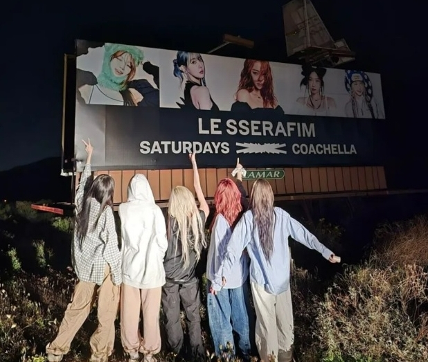 LE SSERAFIM首登科切拉全开麦 唱功太烂被狠批“声音污染”