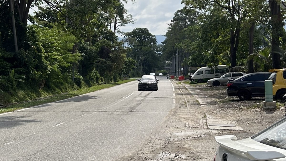 NS主文/疑挖路后重铺没善后 路面不平险象环生