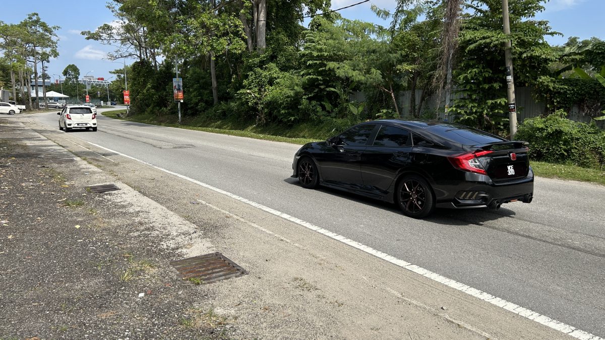 NS主文/疑挖路后重铺没善后 路面不平险象环生