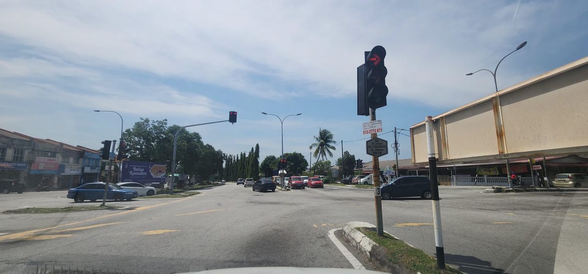 NS主文/疑挖路后重铺没善后 路面不平险象环生