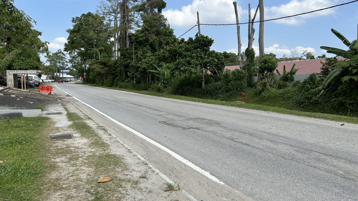 NS主文/疑挖路后重铺没善后 路面不平险象环生