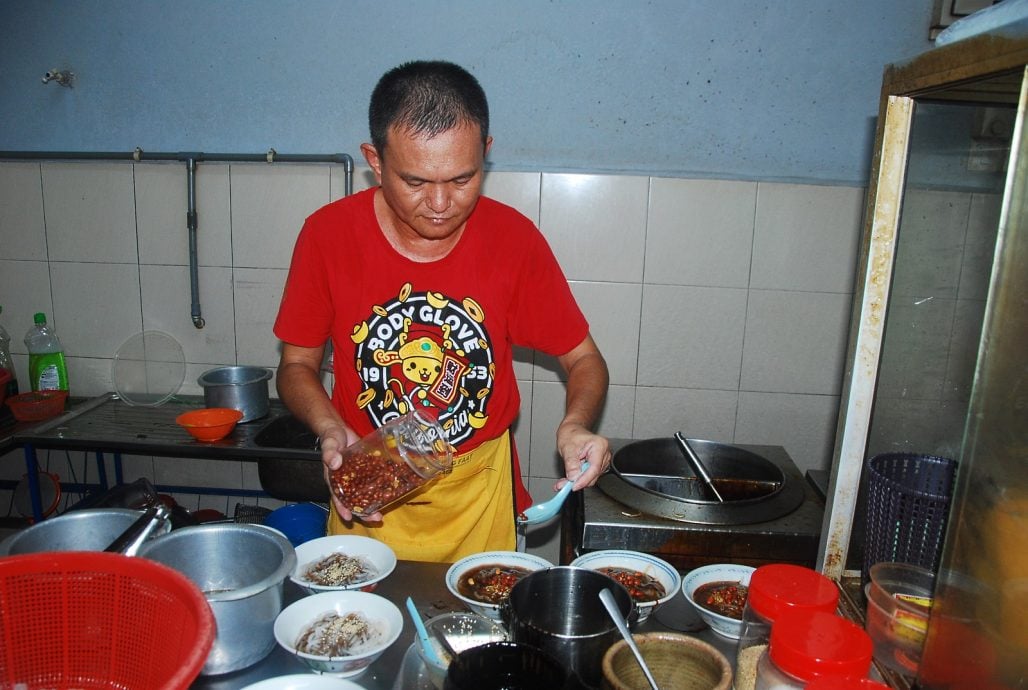 ns窥看百业:马口美食名片之一的牛腩粉