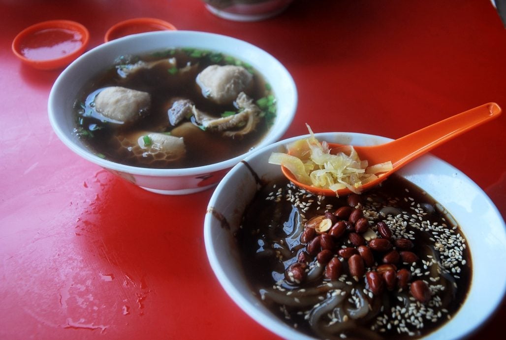 ns窥看百业:马口美食名片之一的牛腩粉