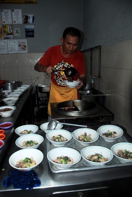 ns窥看百业:马口美食名片之一的牛腩粉