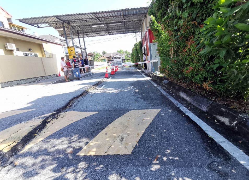 NS芙蓉/芙蓉金旺园保安亭入口处道路逐渐下沉8个月深约1尺 古拿促当局赶紧采取行动