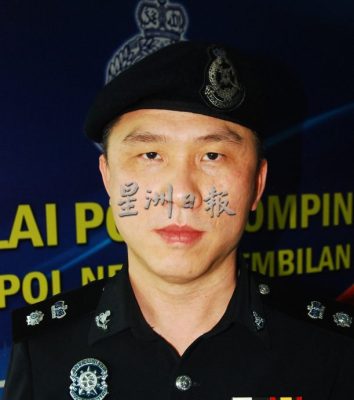 NS马口/男子驾车在路障前U转撞中摩托车，被警方追逐50公里后落网