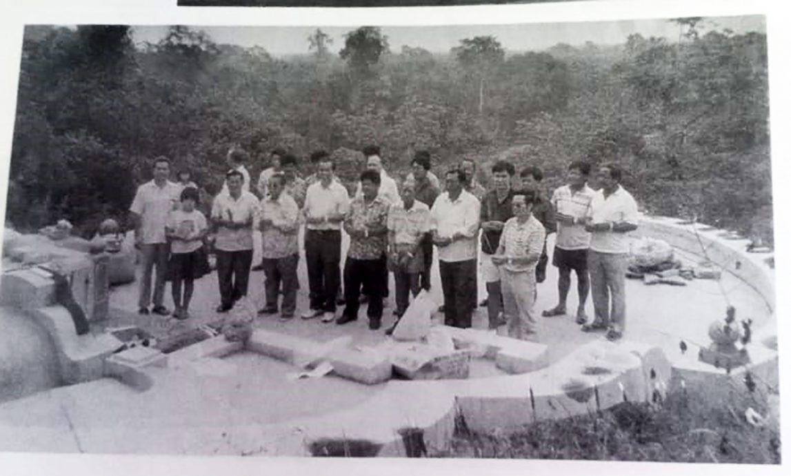 ns马口:广西总坟瓷瓮当年被发现有圣诞老人玩偶