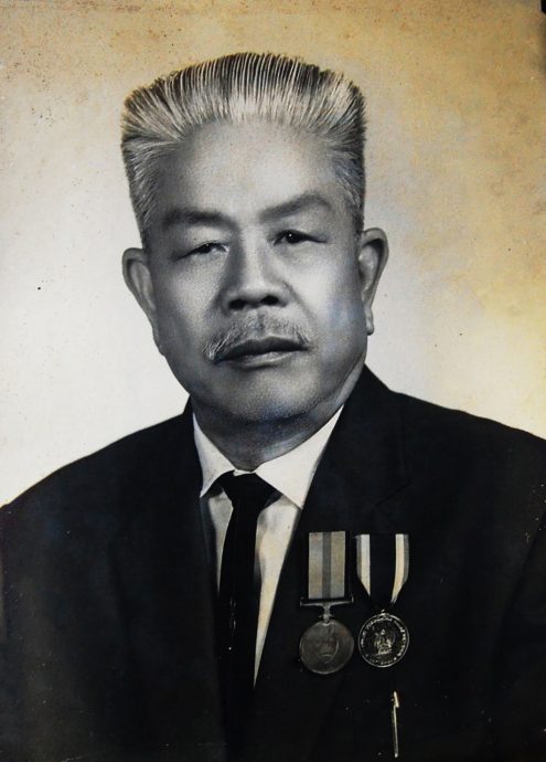 ns马口:广西总坟瓷瓮当年被发现有圣诞老人玩偶