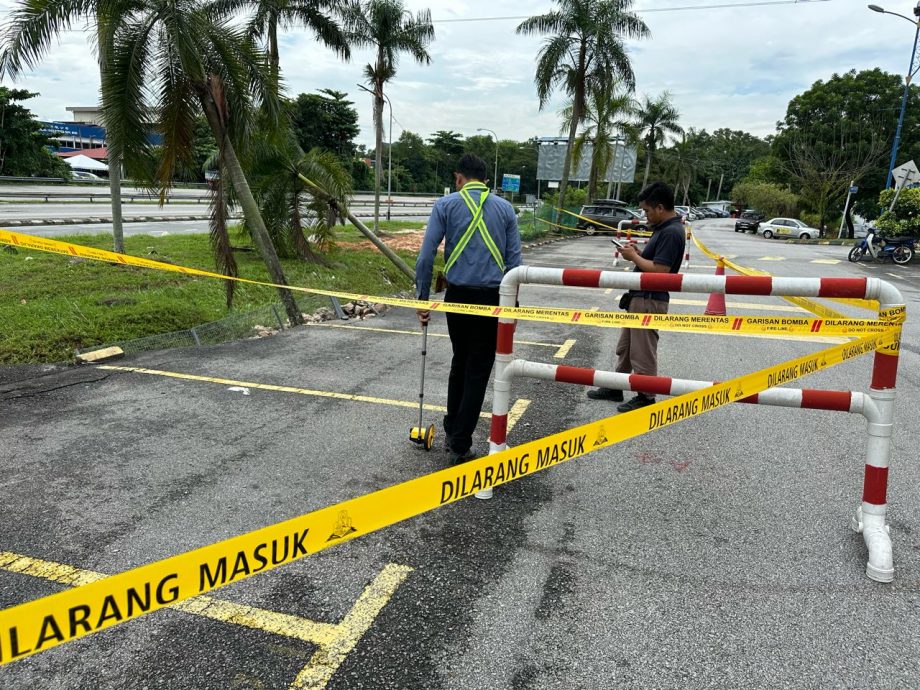 One Selayang 区道路坍塌| 士拉央市议会局部封锁现场 帆布遮盖崩塌部分