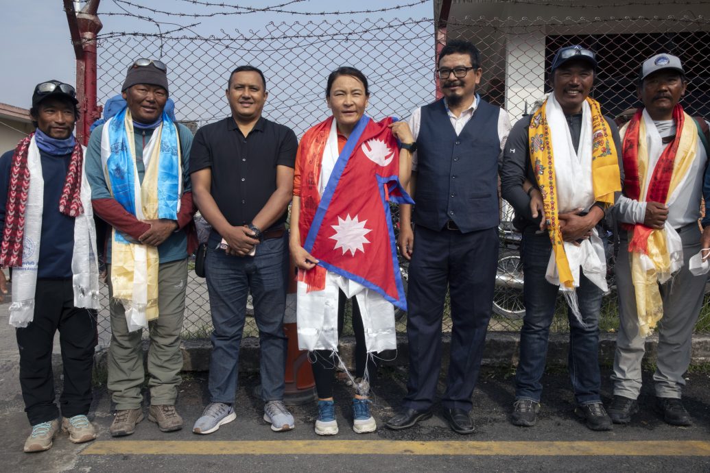 14小时31分! 尼泊尔登山客刷新女性最快攀登珠峰纪录