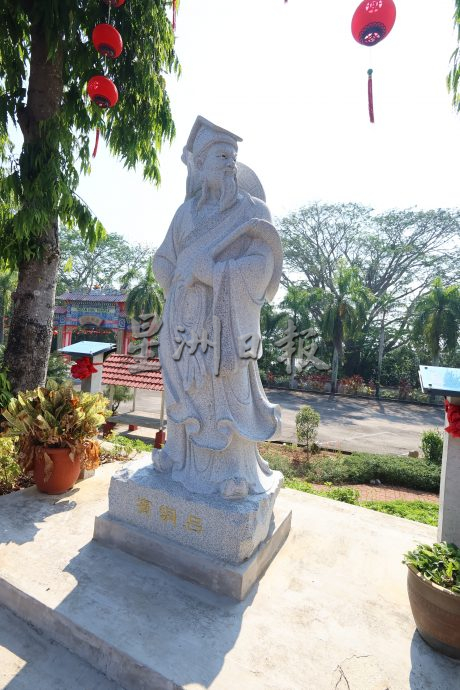 星角摄:关丹天后宫,也有八仙石像!