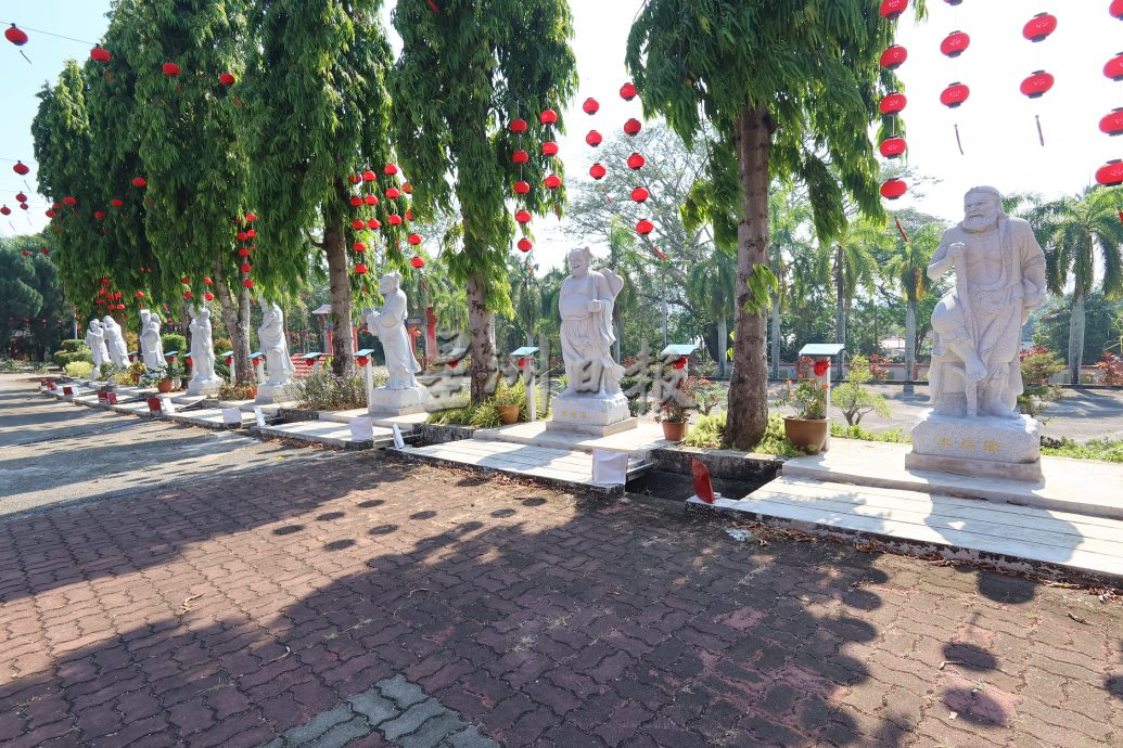 星角摄:关丹天后宫,也有八仙石像!