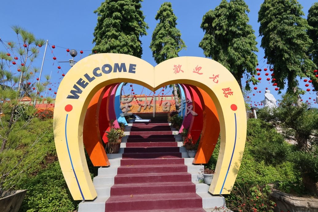 星角摄:关丹天后宫,也有八仙石像!