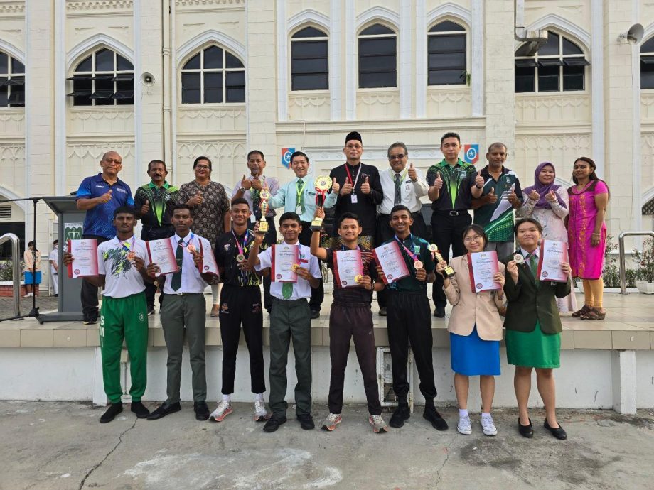 2023年度霹雳州中学组 圣米高中学荣获运动卓越奖