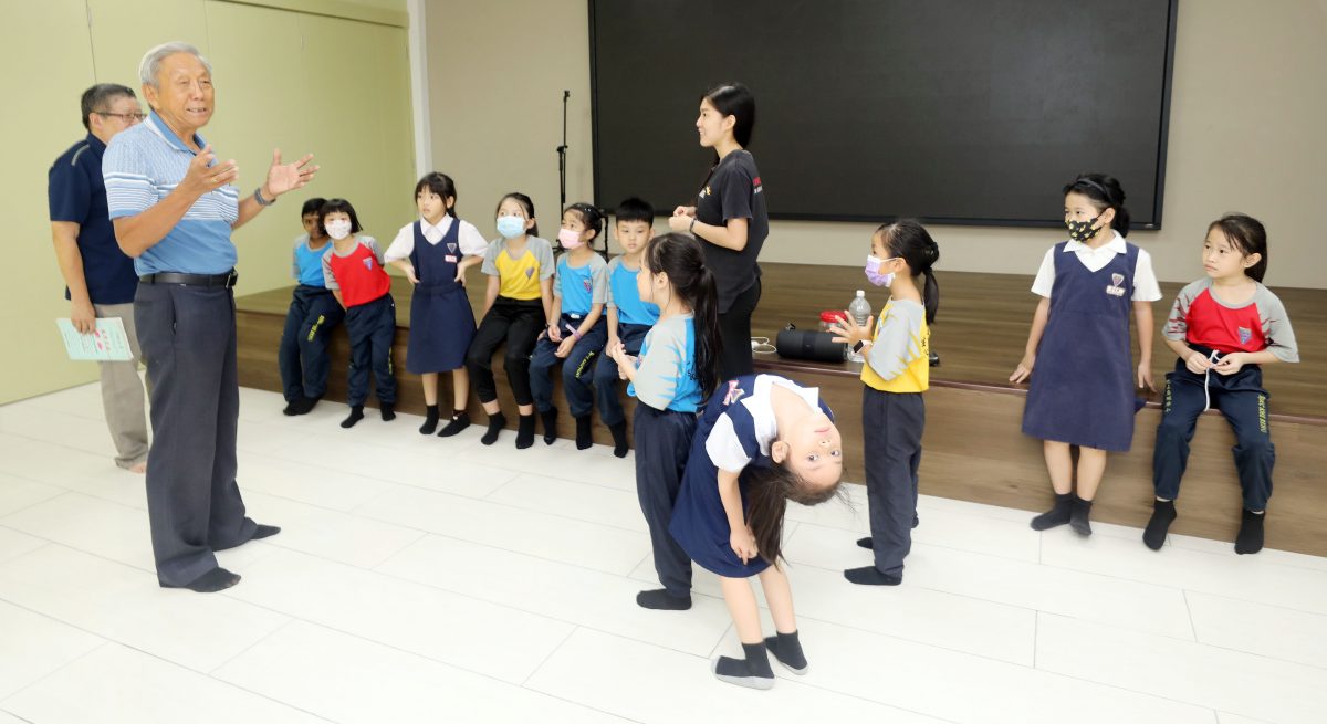 校园我“董”:四代在同校求学,黄开成子承使命效力启明!