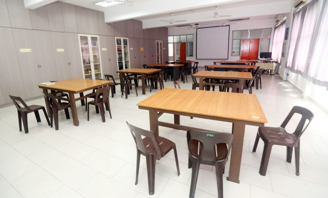 校园我“董”:四代在同校求学,黄开成子承使命效力启明!