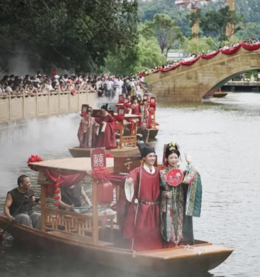 520广州首现“宋韵水上婚礼” 逾万人现场观礼
