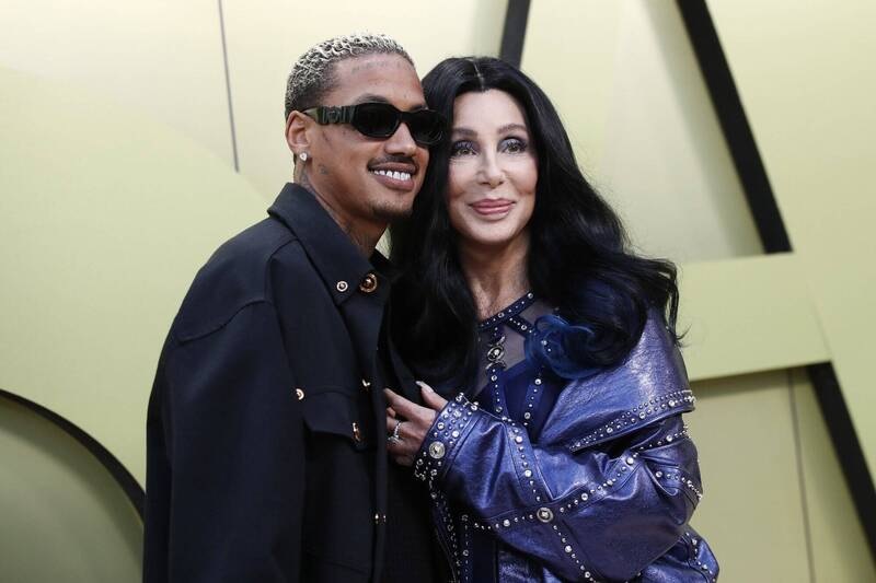 77岁雪儿回应谈“婆孙恋” 直言同龄男人已死光