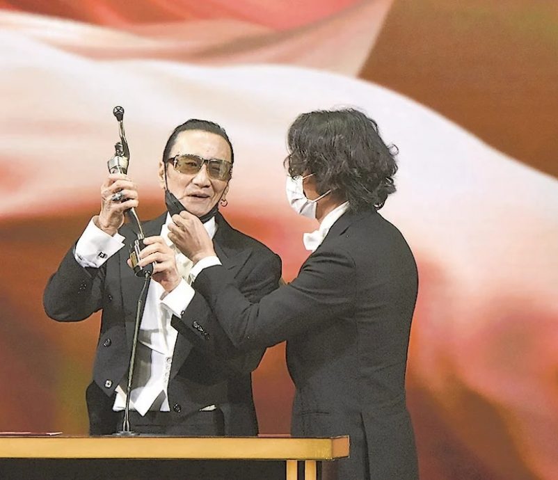 87岁谢贤发福逗娃 被错认蔡枫华