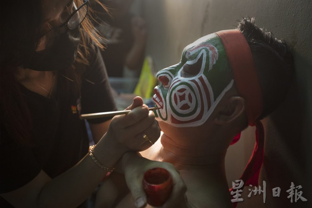 9/5共用稿:星角摄/图说大马(9日刊): 八家将精彩演出