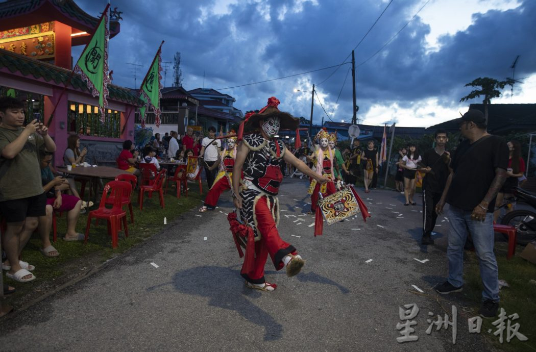 9/5共用稿:星角摄/图说大马(9日刊): 八家将精彩演出