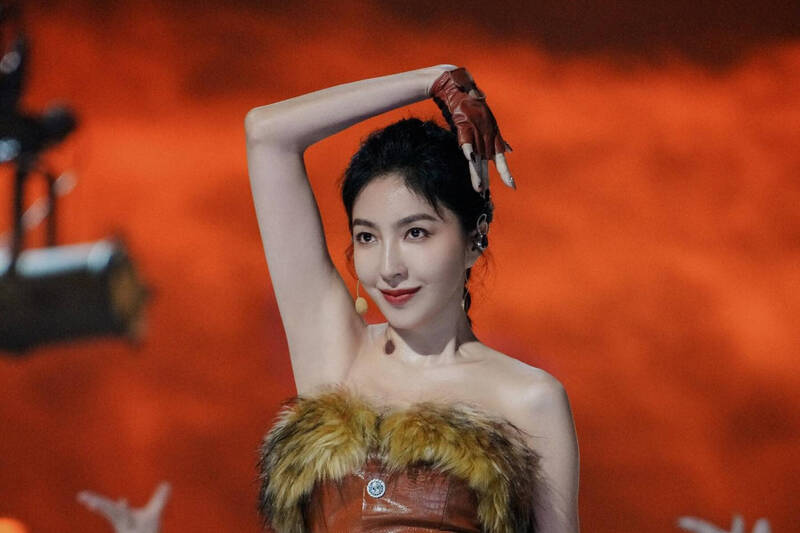 《乘风》跳舞被说像孙悟空 网问:好好演戏不好吗 杨谨华高EQ回应