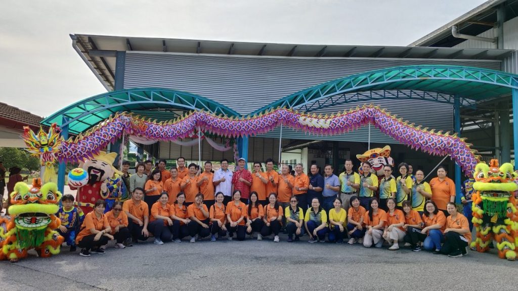 【暖势力】／“慈乌反哺”义展捐60画作 梁伟鸿回馈母校筹获15.4万 