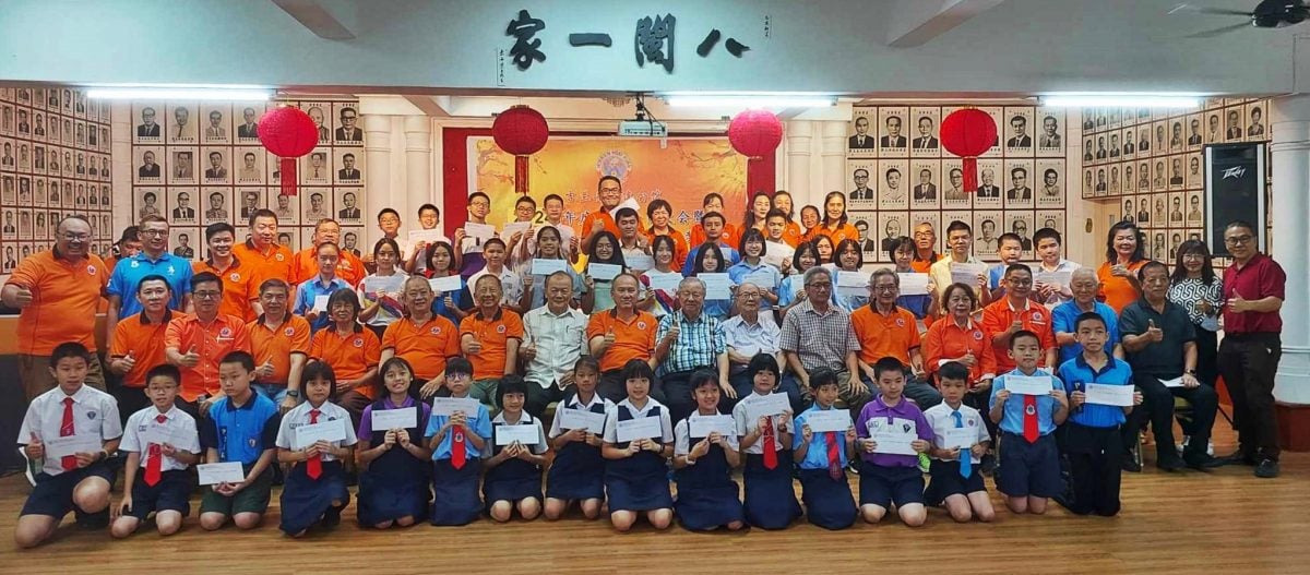 东3:吉兰丹福建会馆会长蔡尚晖今日出席该会召开的2024年度常年会员大会暨颁发会员子女学业成绩优异奖励金仪式时,宣布退位让贤。