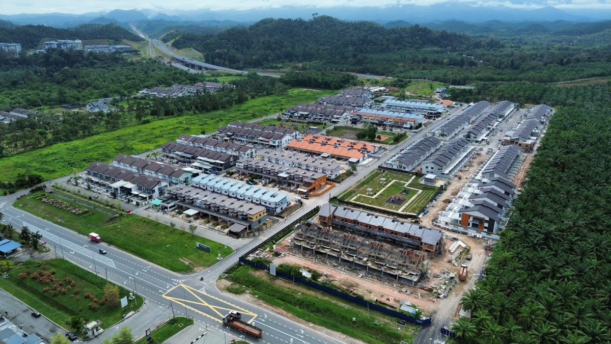 东:劳勿猫山王农民无法进芭工作,屋业也受到波及