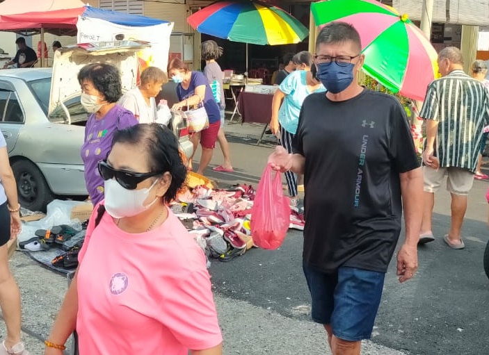 东:新加坡确诊病例上升人们重戴口罩