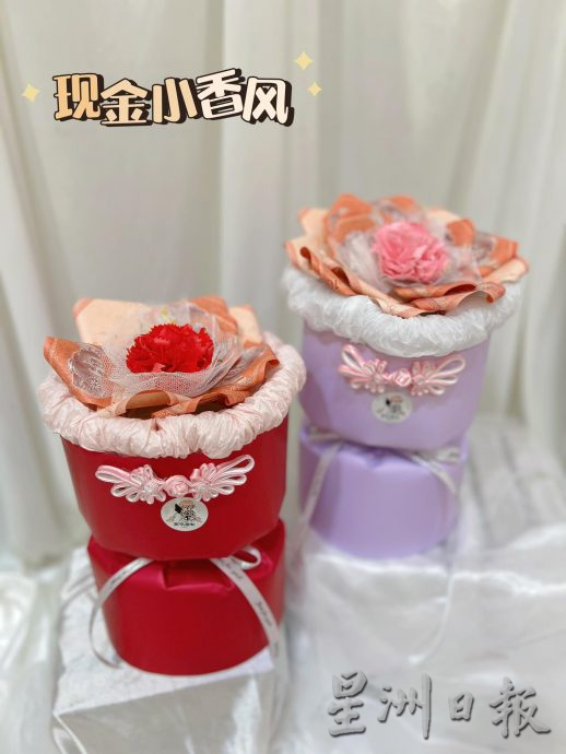 东:母亲节快乐 送花束礼品 母亲甜心里