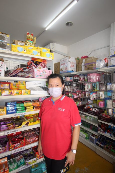 东:猫山王农民无法进芭工作,消费大减,劳勿各行各业凄风苦雨