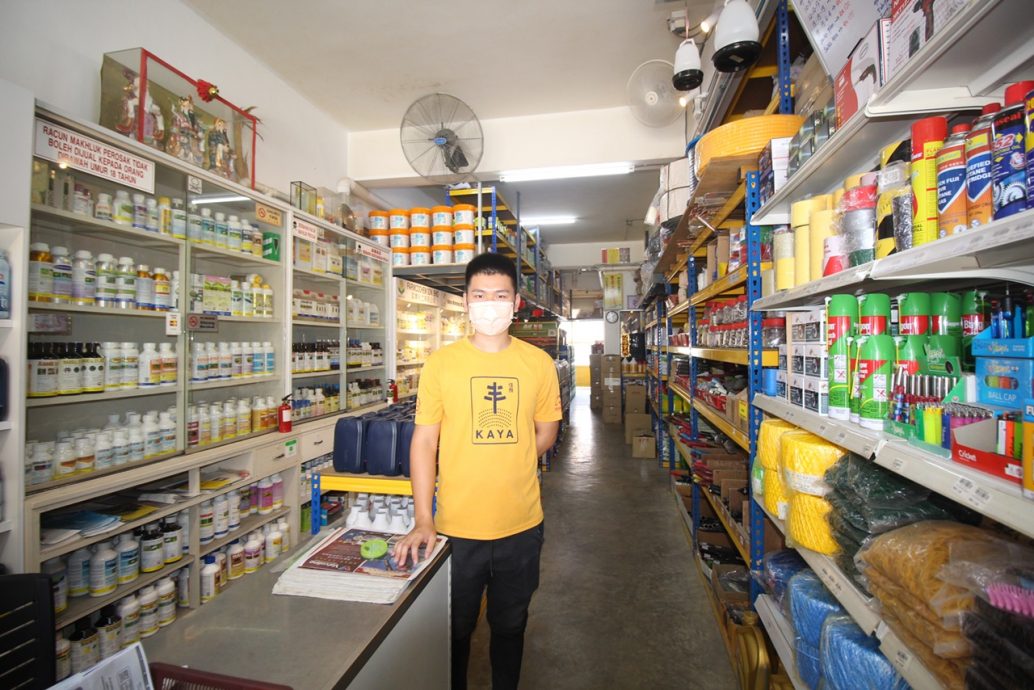 东:猫山王农民无法进芭工作,消费大减,劳勿各行各业凄风苦雨