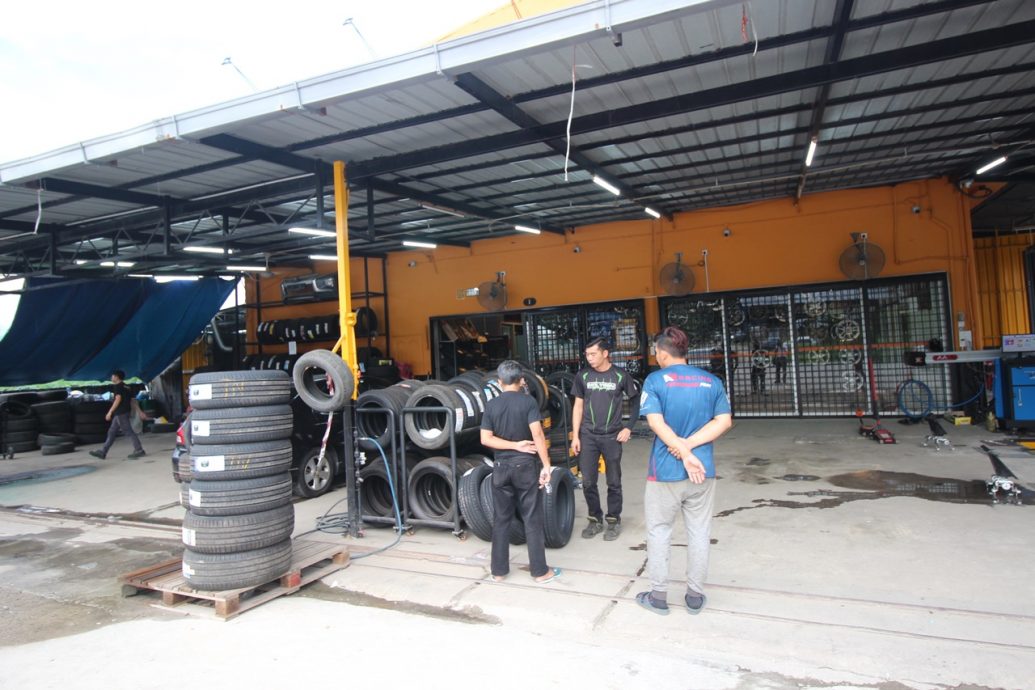 东:猫山王农民无法进芭工作,消费大减,劳勿各行各业凄风苦雨