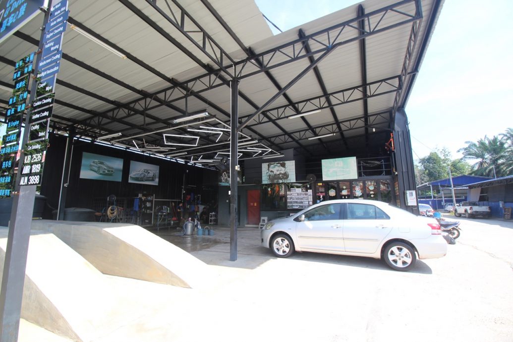 东:猫山王农民无法进芭工作,消费大减,劳勿各行各业凄风苦雨