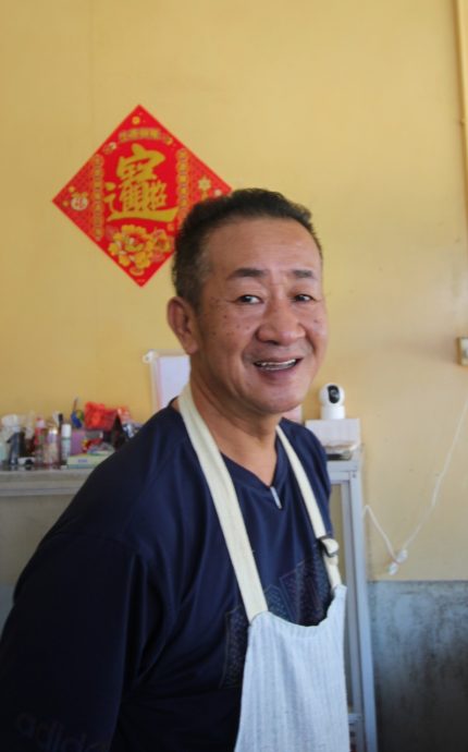 东:猫山王农民无法进芭工作,消费大减,劳勿各行各业凄风苦雨