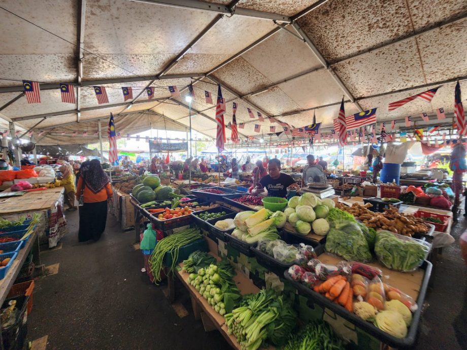 东：瓜登市政厅将在今年7月开始，分阶段把部份商家从现有的格泰巴央巴刹2搬迁至全新的格泰巴央巴刹1，整个搬迁及安顿工作预计在今年杪完成。