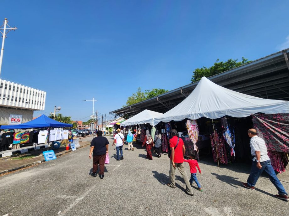 东：瓜登市政厅将在今年7月开始，分阶段把部份商家从现有的格泰巴央巴刹2搬迁至全新的格泰巴央巴刹1，整个搬迁及安顿工作预计在今年杪完成。