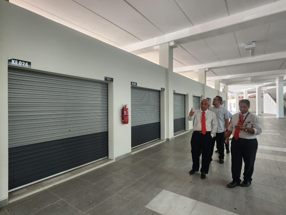 东：瓜登市政厅将在今年7月开始，分阶段把部份商家从现有的格泰巴央巴刹2搬迁至全新的格泰巴央巴刹1，整个搬迁及安顿工作预计在今年杪完成。