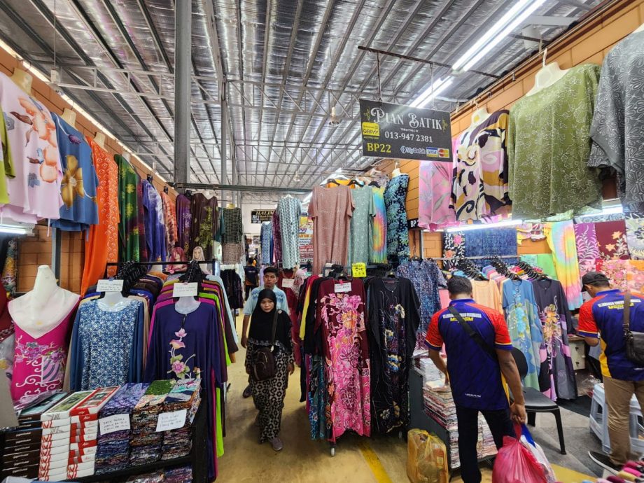 东：瓜登市政厅将在今年7月开始，分阶段把部份商家从现有的格泰巴央巴刹2搬迁至全新的格泰巴央巴刹1，整个搬迁及安顿工作预计在今年杪完成。