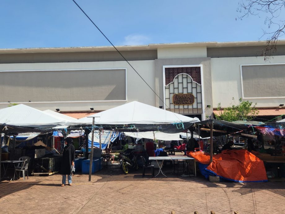 东：瓜登市政厅将在今年7月开始，分阶段把部份商家从现有的格泰巴央巴刹2搬迁至全新的格泰巴央巴刹1，整个搬迁及安顿工作预计在今年杪完成。