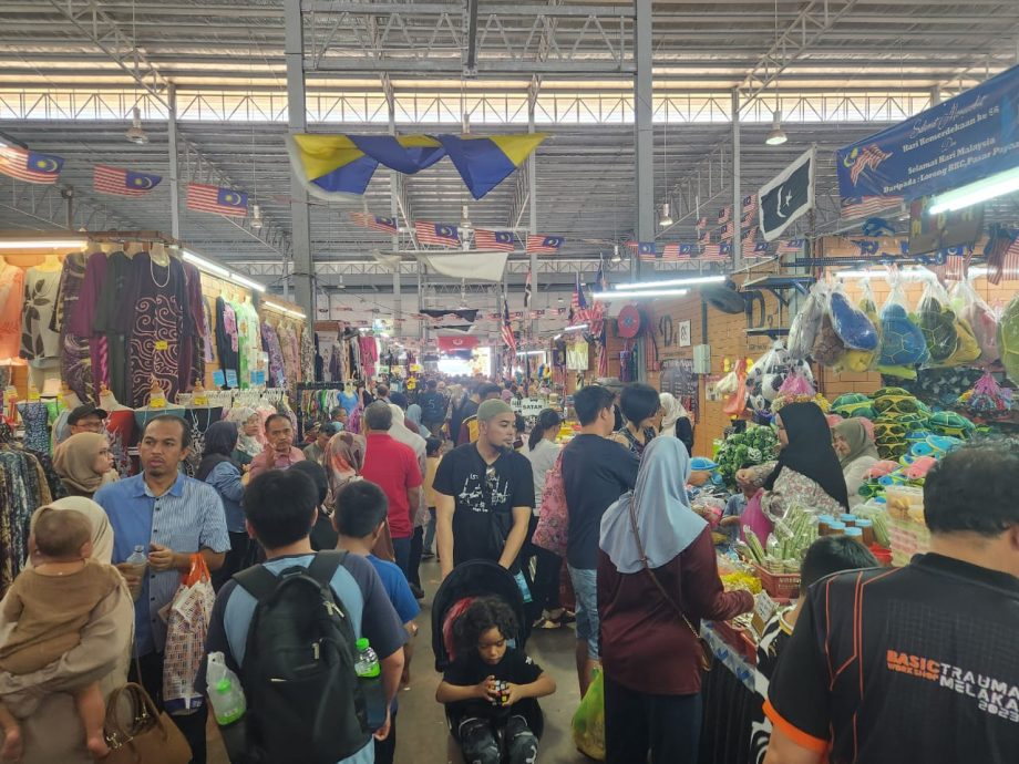 东：瓜登市政厅将在今年7月开始，分阶段把部份商家从现有的格泰巴央巴刹2搬迁至全新的格泰巴央巴刹1，整个搬迁及安顿工作预计在今年杪完成。