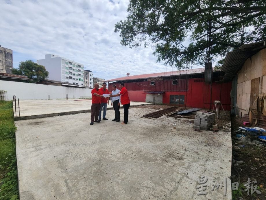 登嘉楼关帝庙扩建庙宇基金虽然还不足够,不过新届理事会决定以现有筹到的基金先把新庙建起来,之后才一步一步进行美化及装修。