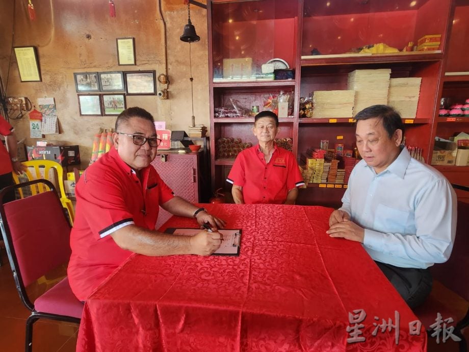 登嘉楼关帝庙扩建庙宇基金虽然还不足够,不过新届理事会决定以现有筹到的基金先把新庙建起来,之后才一步一步进行美化及装修。