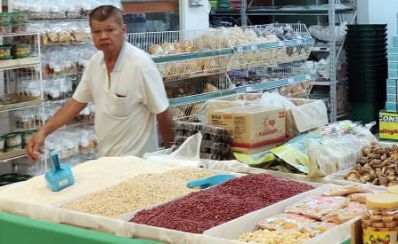 东:端午节即将来临 裹粽材料热卖