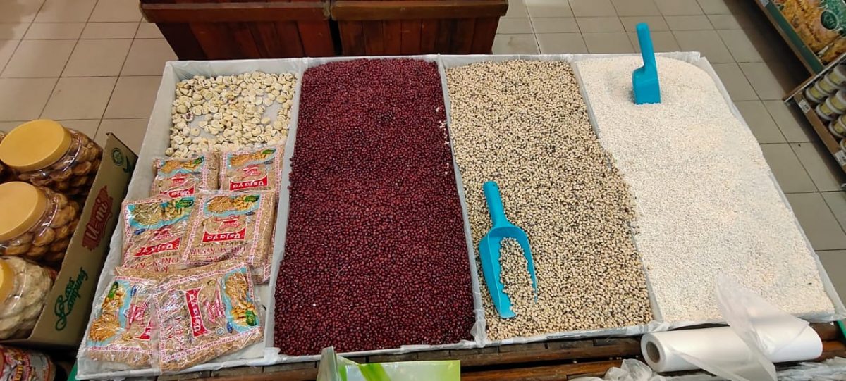 东:端午节即将来临 裹粽材料热卖