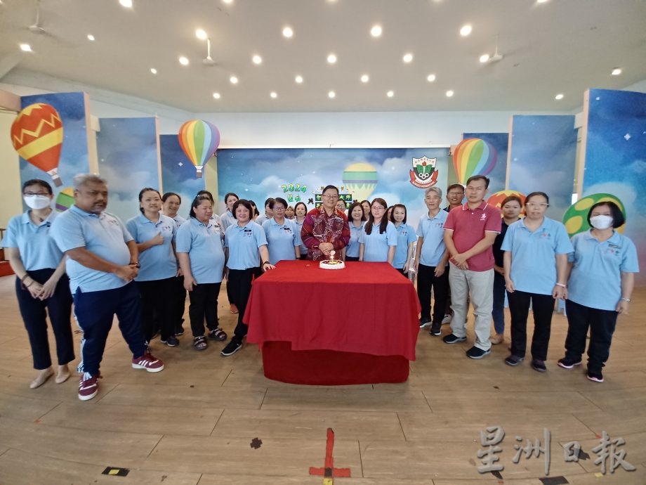 东：金马扬华小庆祝教师节师生共游戏