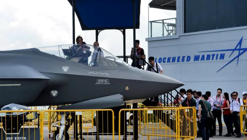 中国宣布制裁美国12间军企 10名高管列黑名单