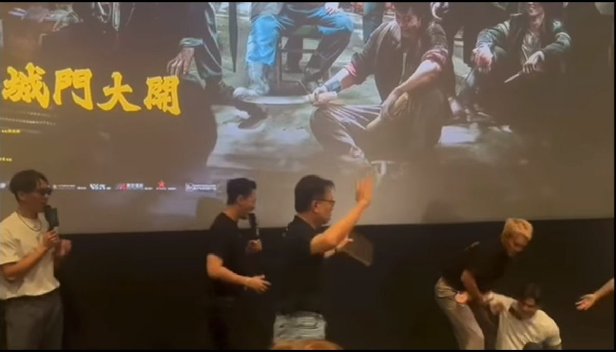 九龙城寨|谢票遇观众偷袭 伍允龙遭飞踢被推倒在地